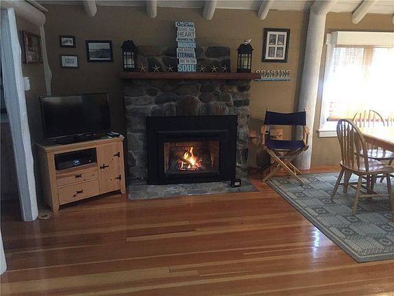 Hardwoods & Gas Fireplace