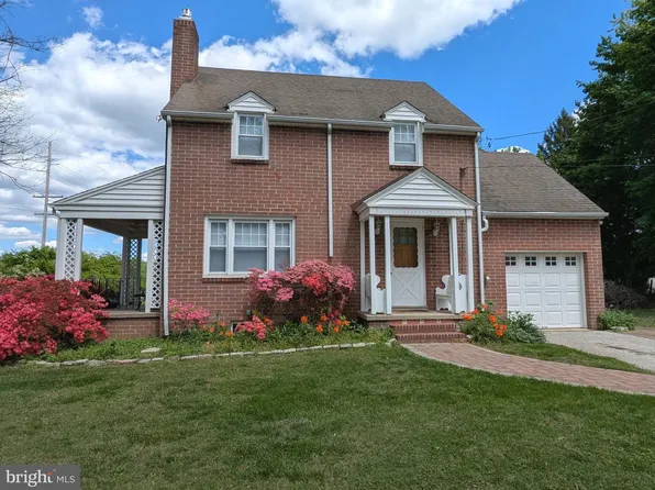 91 Columbia Ave, Newtown Square, PA 19073