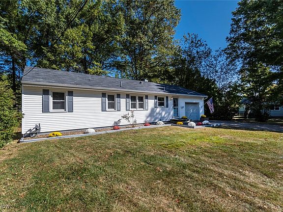 3rd image of 2126 Oak St