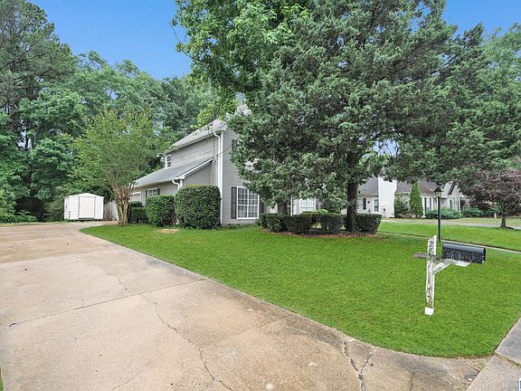 3rd image of 2611 Bridlewood Cir