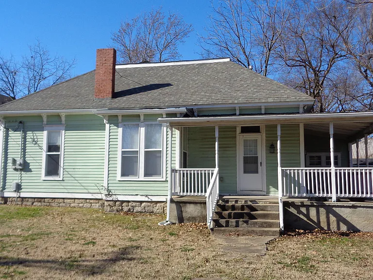 320 E Hickory St — Photo 13