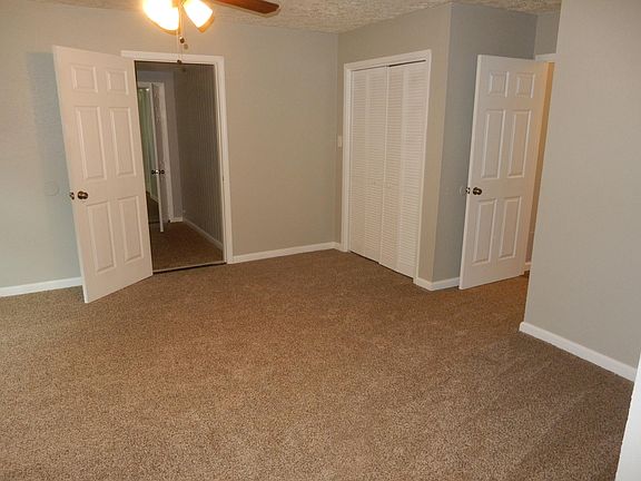 4th image of 5609 Country Green St