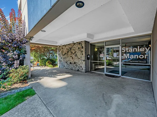 1101 Harwood St #209, Vancouver, BC V6E 1R9
