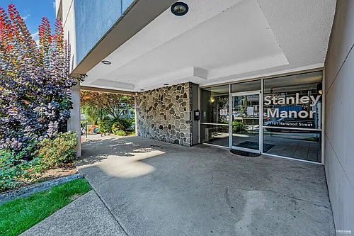 1101 Harwood St #209 Photo 1