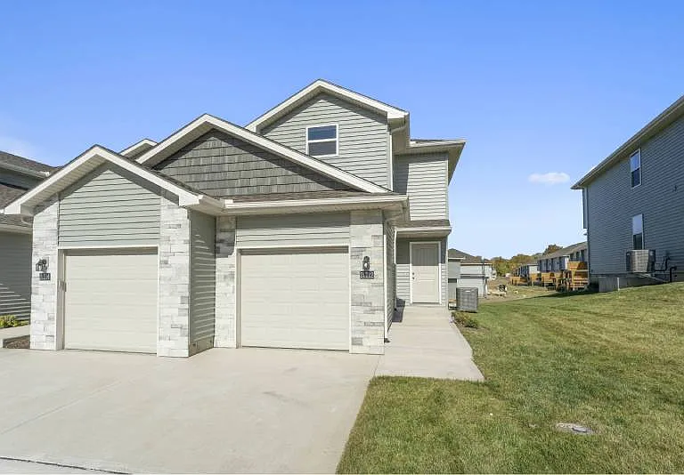 Oak Woods Townhomes — Photo 118
