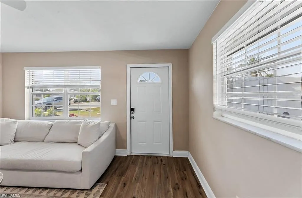 3 bed, 1.5 bath, 950 sqft, $2,300 — Photo 3
