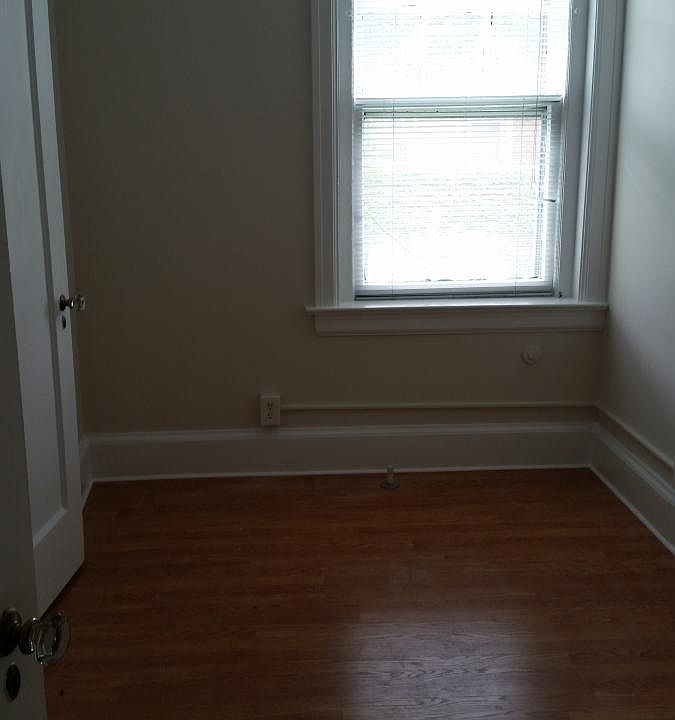 1st image of 703 W Ferry St
