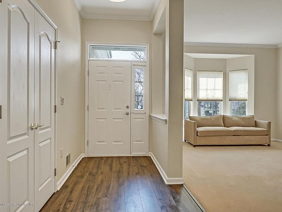 5th image of 7 Bellflower Dr