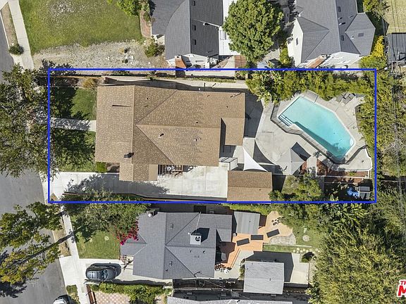 3rd image of 2423 Ridgeview Ave