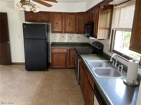 4th image of 129 Parshall Ave