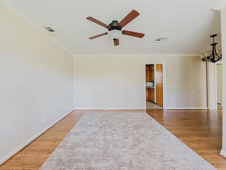 5210 De Lange Ln — Photo 6