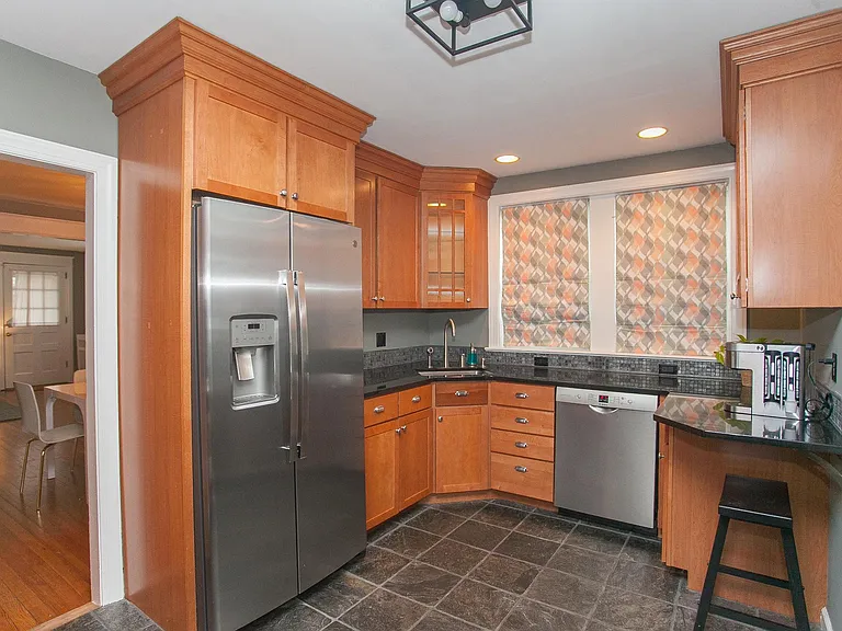 409 W 11th Ave — Photo 3