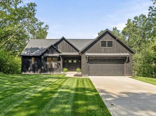 3126 Red Oak Dr, Saugatuck, MI 49453