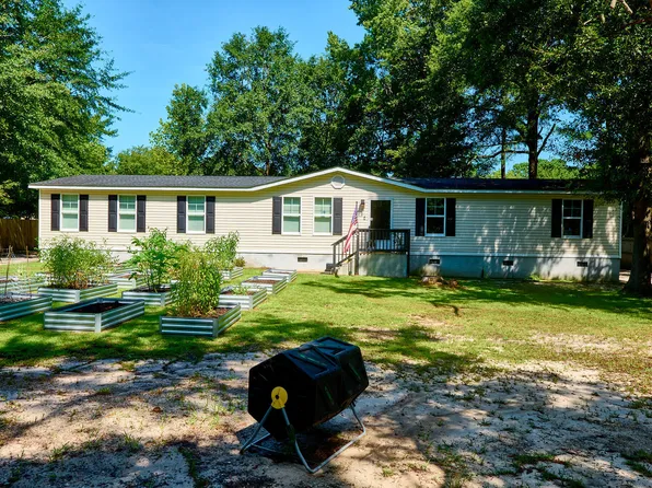 5612 Baggett Ln, Hope Mills, NC 28348