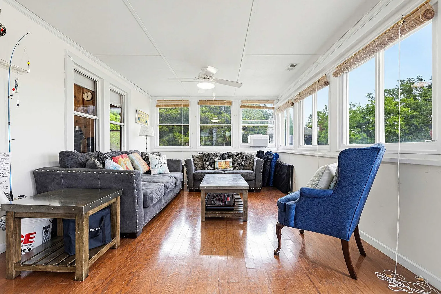 3 bed, 1.0 bath, 1496 sqft, $3,703 — Photo 2