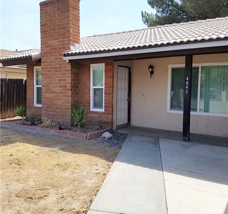 1st image of 4043 Woodland Dr