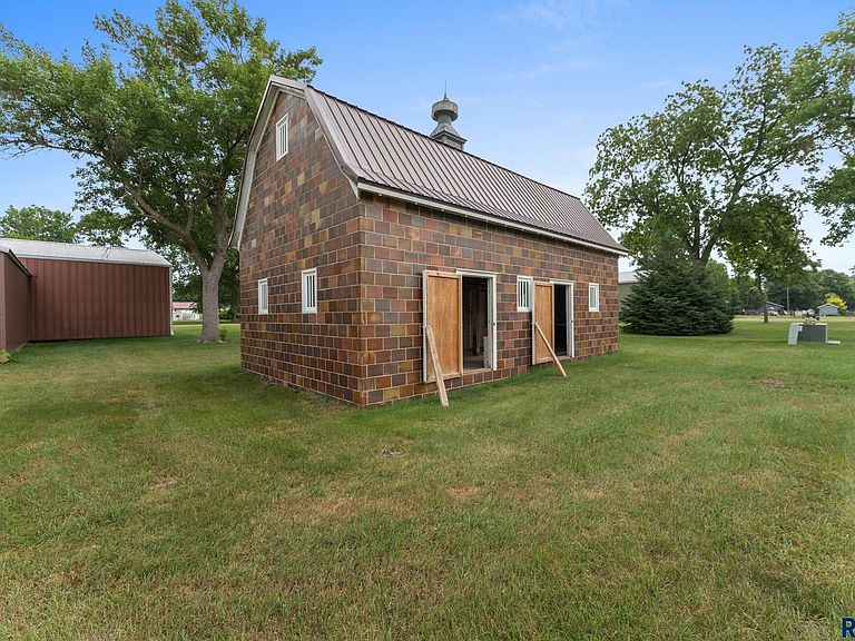 Listing photo 5