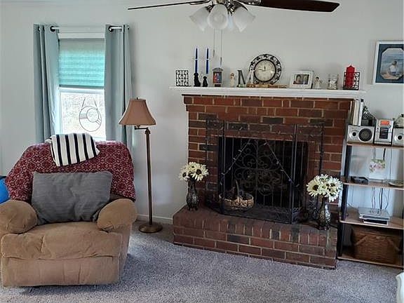 4th image of 204 Hill Dr