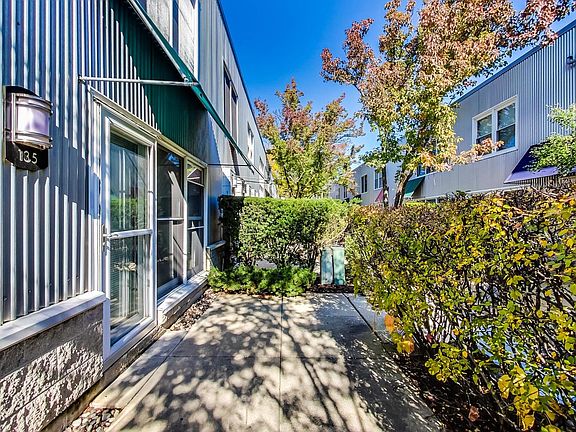 5th image of 1300 W Altgeld St #135