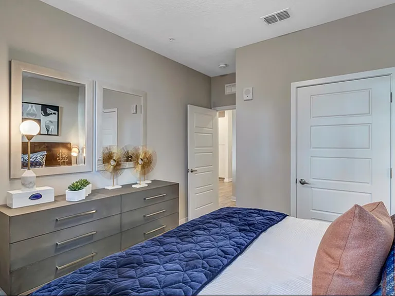 Nexus Brandon Apartments — Photo 25
