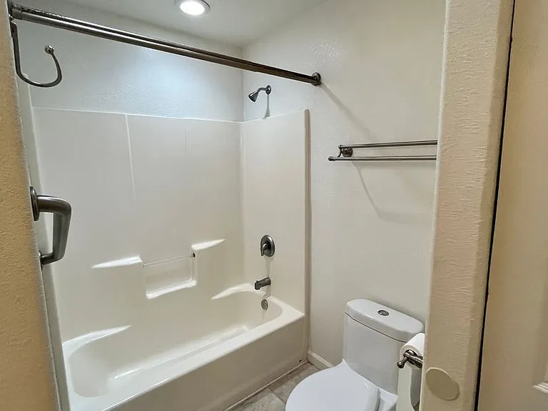 3062 Girard Ct — Photo 9