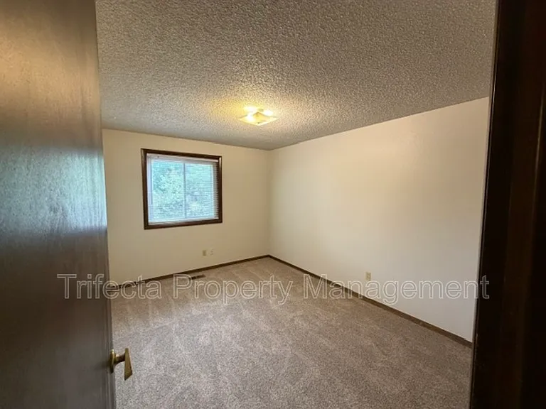2718 Garden Dr — Photo 8