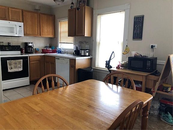 3rd image of 61 Darlingdale Ave