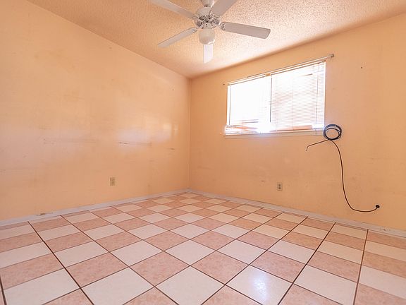 4th image of 9032 Geranium Dr