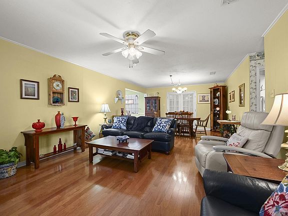 3rd image of 40119 La Rochelle Rd