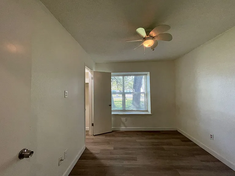 7904 Scotland Yard — Photo 11