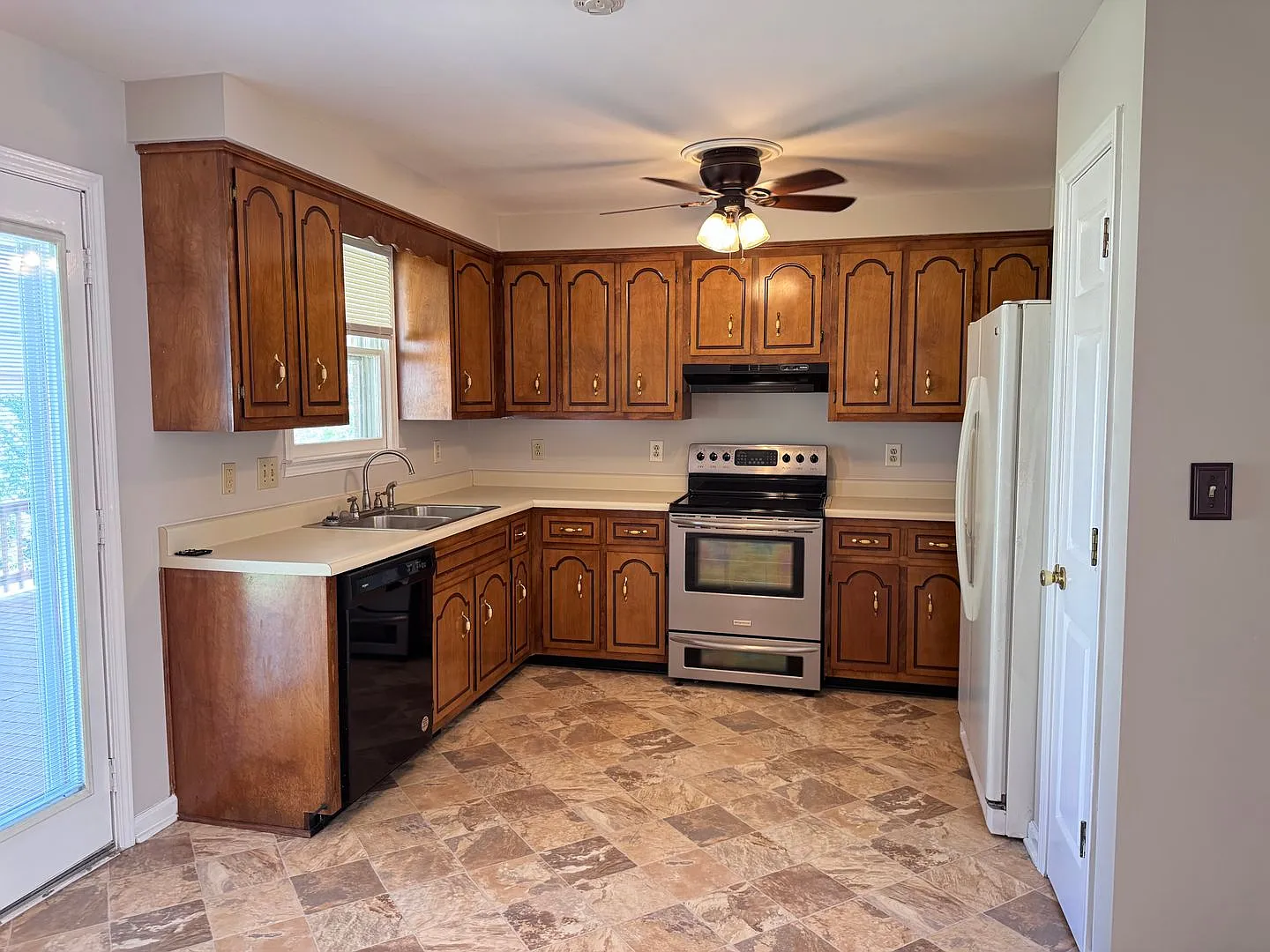 Lovely 3 bed 2 bath Home near Dover Rd! — Photo 4