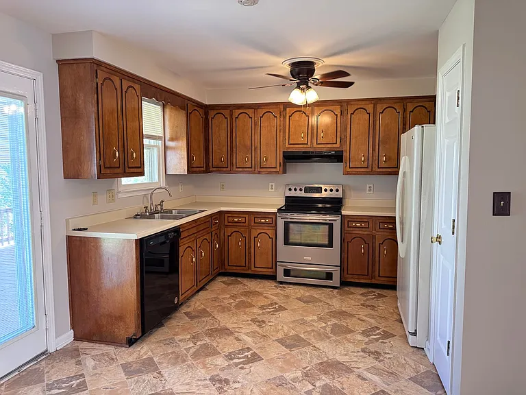 438 Kelsey Dr — Photo 4