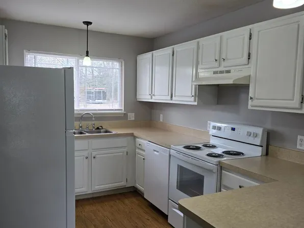 1021 Manitou Dr, Traverse City, MI
