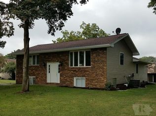 2617 Irish Ridge Rd, Burlington, IA 52601