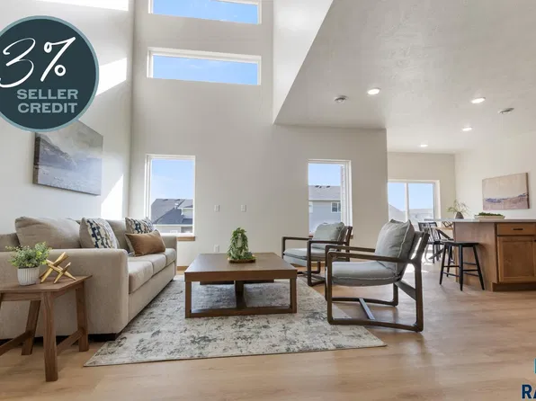 8005 E Tencate Pl, Sioux Falls, SD 57110