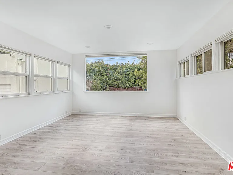 409 N Kilkea Dr — Photo 23
