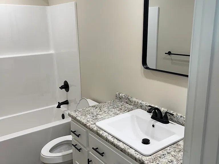 404 Locust Ave — Photo 16