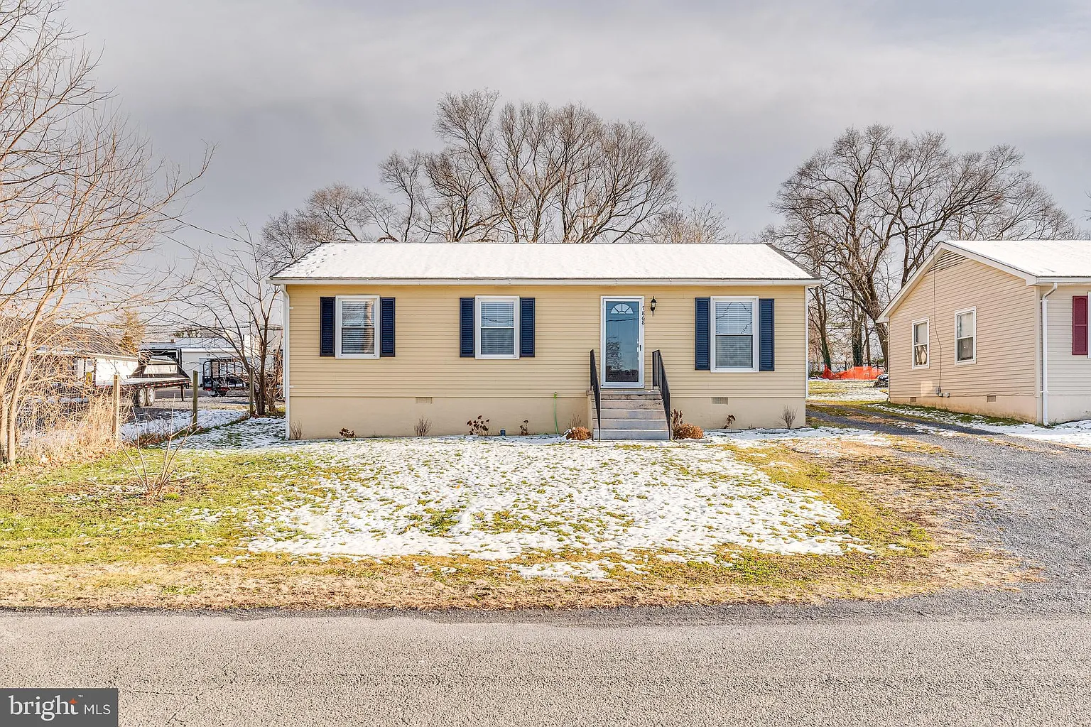 7868 Senseney Ave photo 1