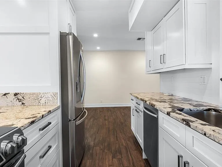 1041 SW 4th St — Photo 9