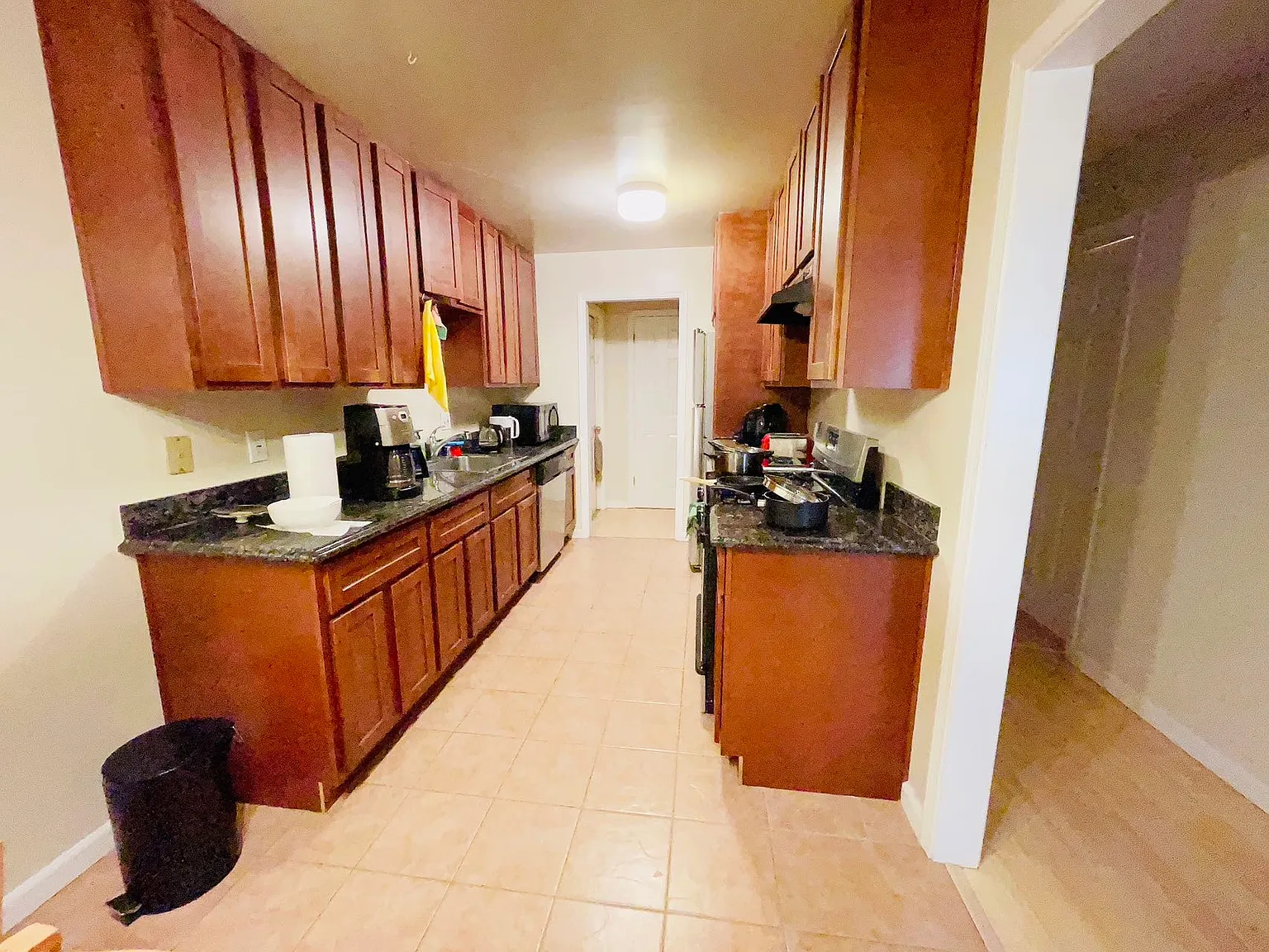 2 bed, 900 sqft, $3,300 — Photo 2