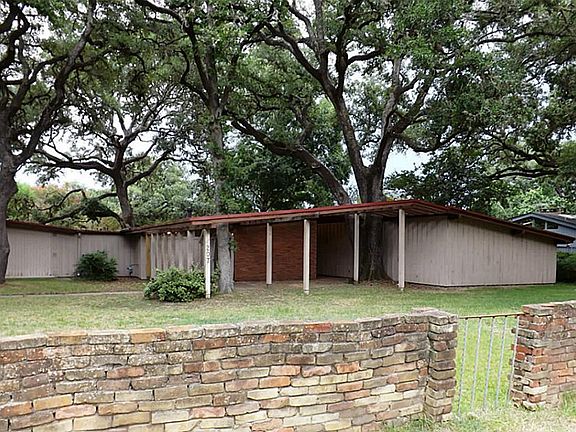 2nd image of 207 Oak Cluster Dr
