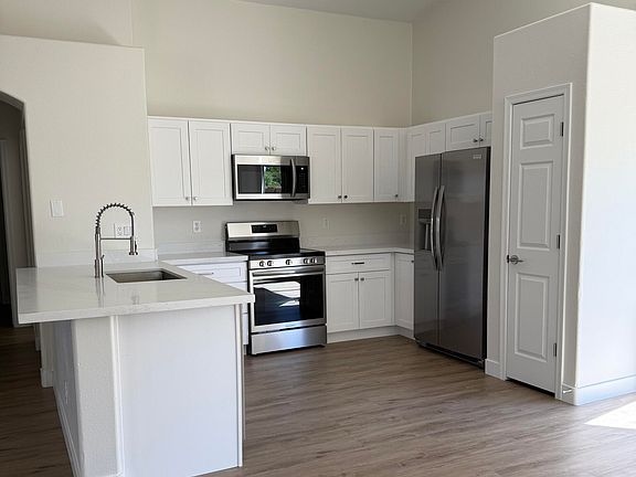 3rd image of 12586 W AMELIA Avenue