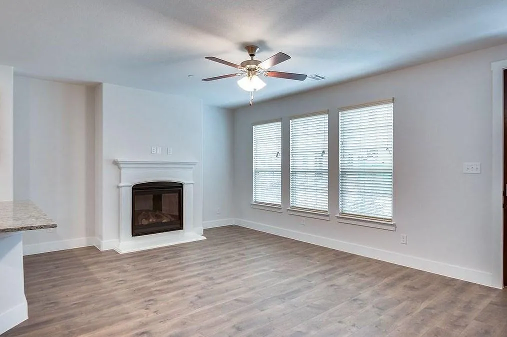 3 bed, 3.5 bath, 2094 sqft, $2,750 — Photo 2