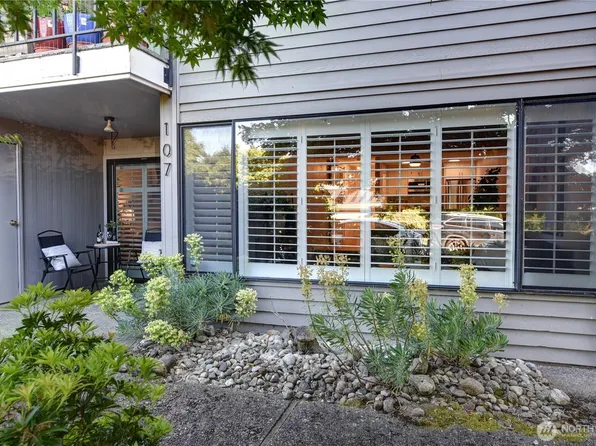 3661 24th Place W #107, Seattle, WA 98199