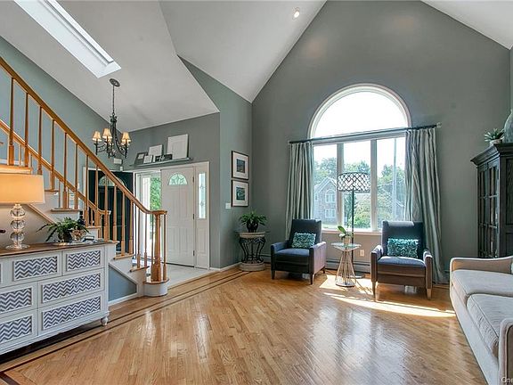 3rd image of 7 Charles St