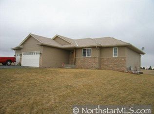 402 Overlook Dr, Ellsworth, WI 54011