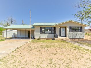 301 2nd St, Plains, TX 79355