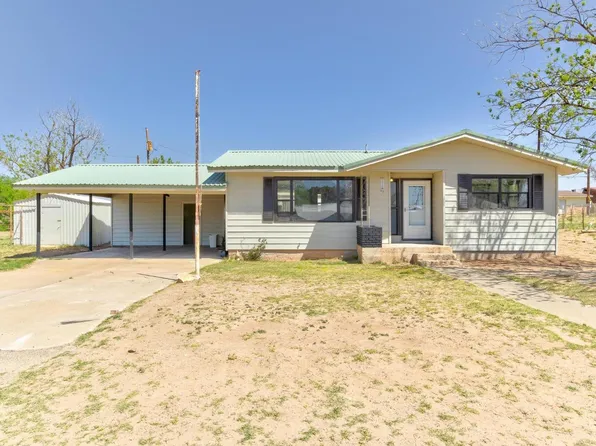 301 2nd St, Plains, TX 79355