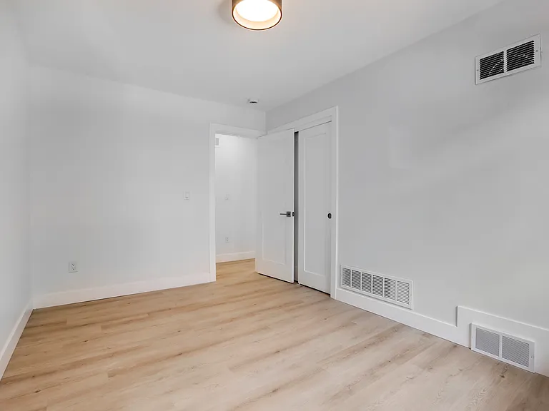 1270 N Logan St #9 — Photo 32