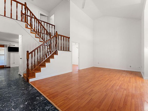 4th image of 227 Clinton St